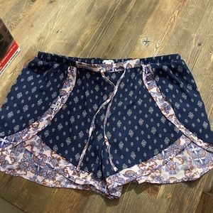 Fun printed shorts elastic waistband size XL